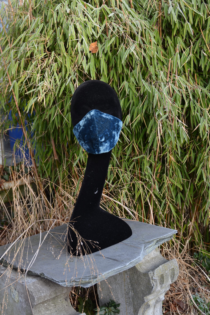 Masque en velours indigo