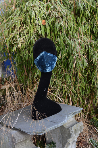 Masque en velours indigo